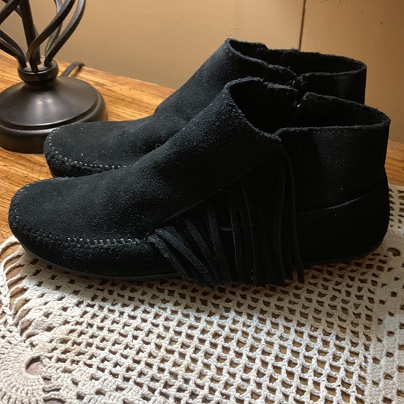 Minnetonka booties, size 7.5 - Picture 2 of 7